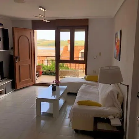 Magnifico Bajo Con Jardin Al Lado De La Playa