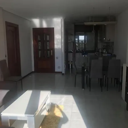 Magnifico Bajo Con Jardin Al Lado De La Playa
