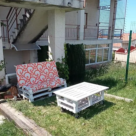 Magnifico Bajo Con Jardin Al Lado De La Playa Mogro