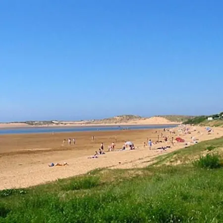 Magnifico Bajo Con Jardin Al Lado De La Playa *